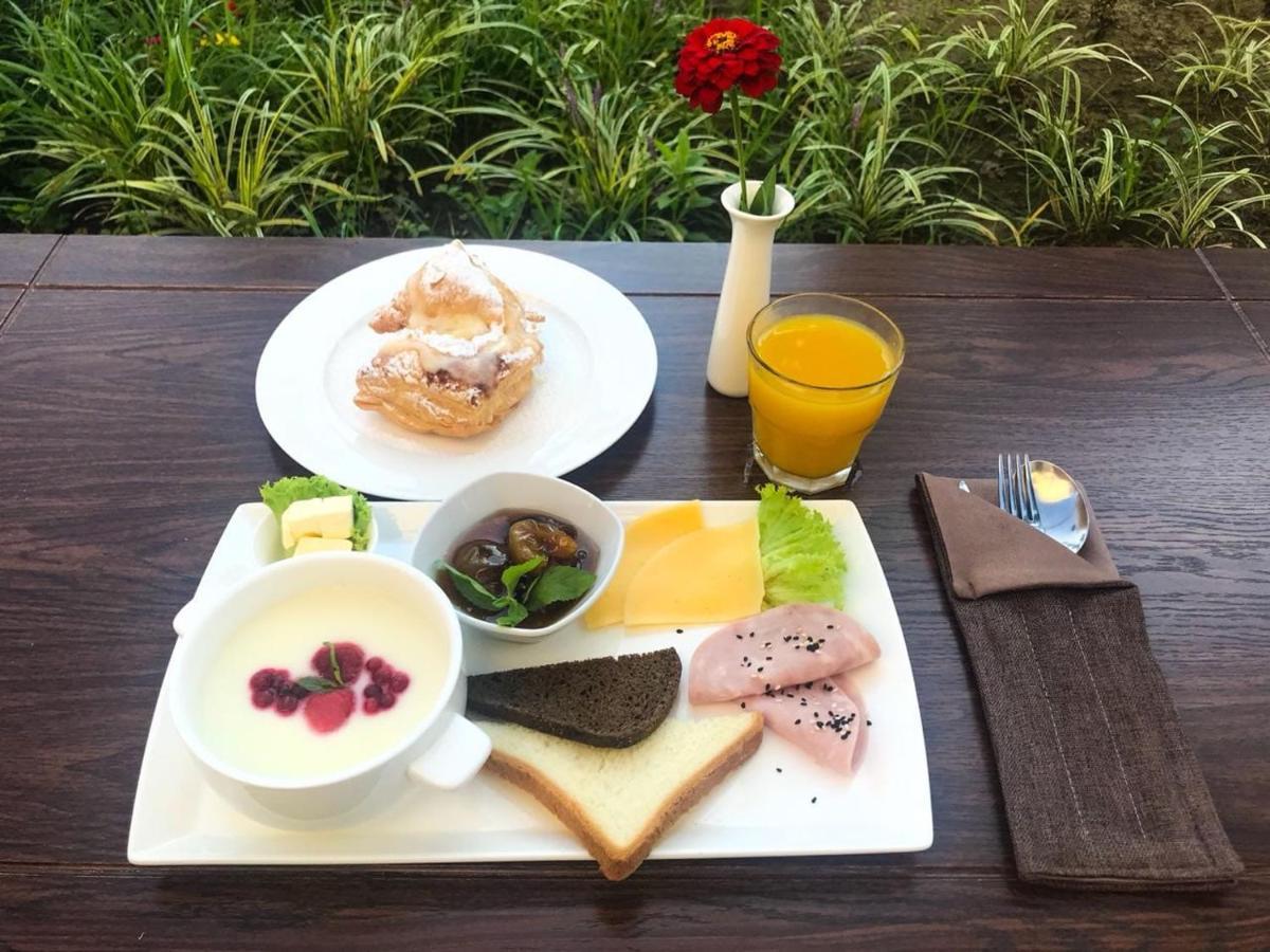 Dioskuria Hotel Sukhumi Ngoại thất bức ảnh