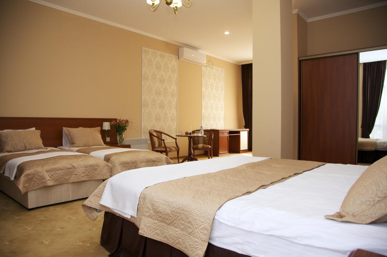 Dioskuria Hotel Sukhumi Ngoại thất bức ảnh