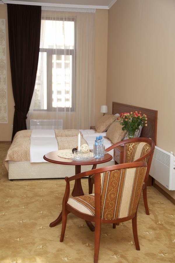 Dioskuria Hotel Sukhumi Ngoại thất bức ảnh