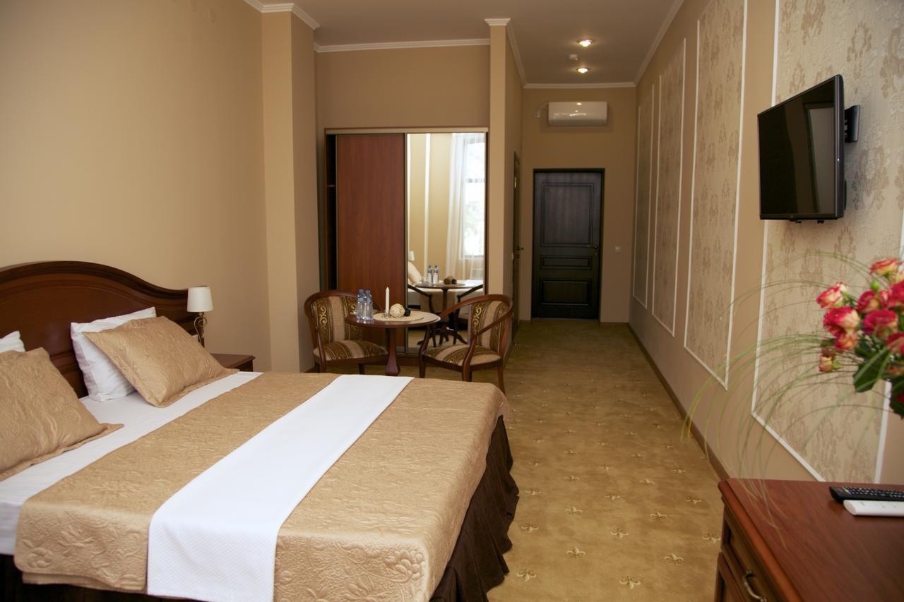 Dioskuria Hotel Sukhumi Ngoại thất bức ảnh
