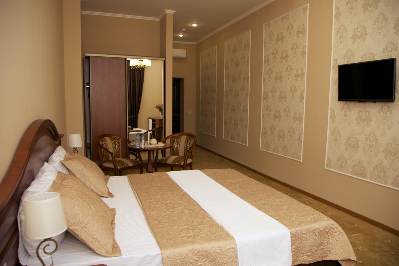 Dioskuria Hotel Sukhumi Ngoại thất bức ảnh