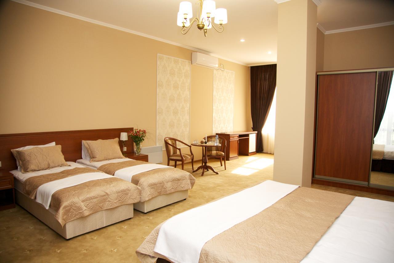 Dioskuria Hotel Sukhumi Ngoại thất bức ảnh
