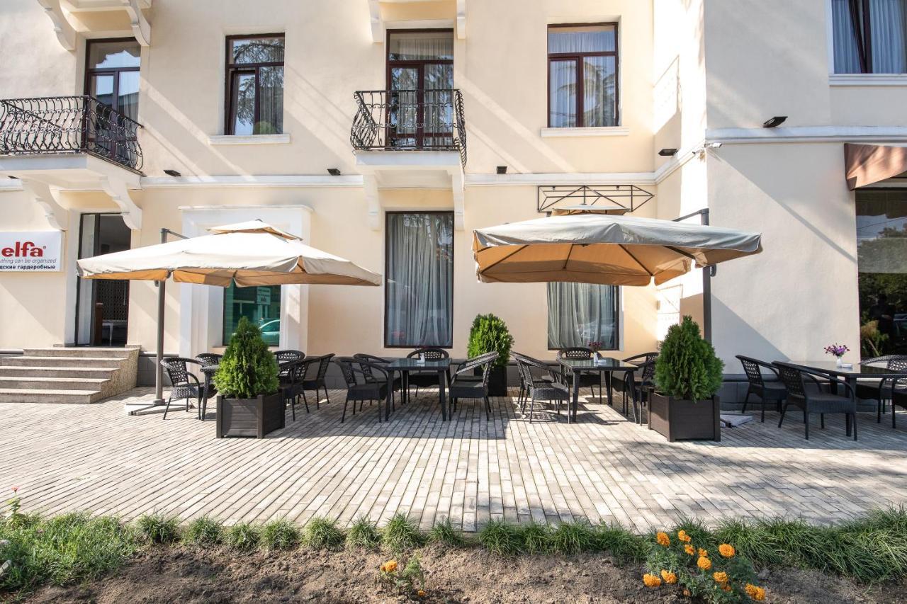 Dioskuria Hotel Sukhumi Ngoại thất bức ảnh